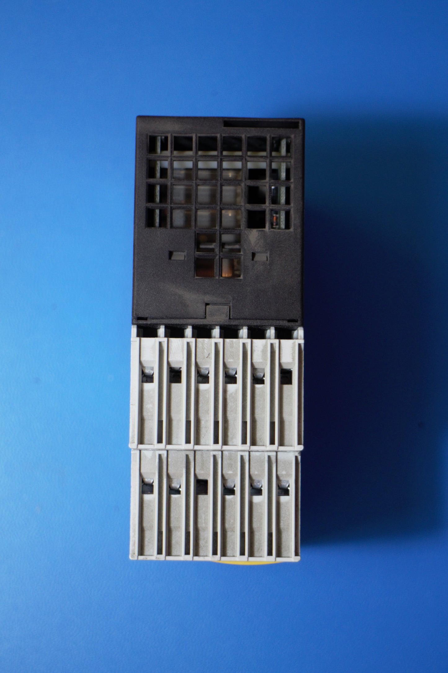 Siemens 3TK2826-1BB42 Sicherheitsschaltgerät Relais Freigabekreise