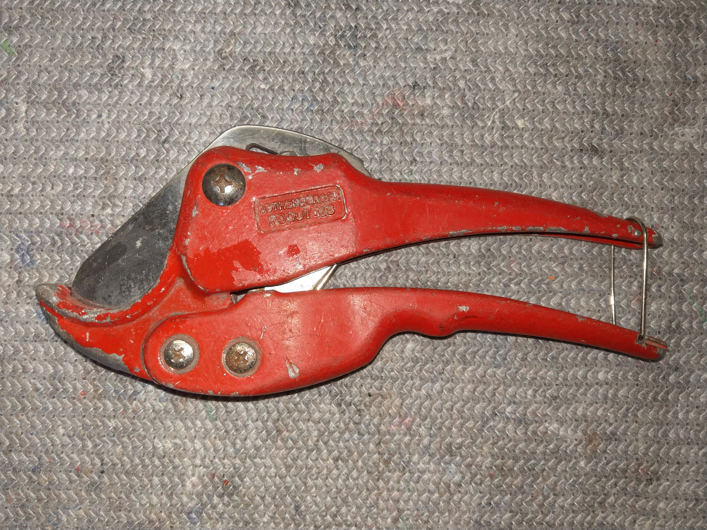 Rothenberger Rocut 42s - Kunststoffrohr-Schere